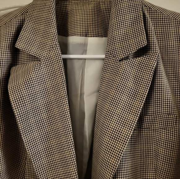 Blazer - Picture 2 of 3